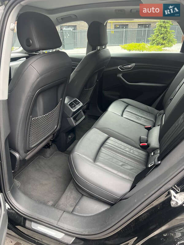 Внедорожник / Кроссовер Audi e-tron 2019 в Киеве фото 12 Внедорожник / Кроссовер Audi e-tron 2019 в Киеве