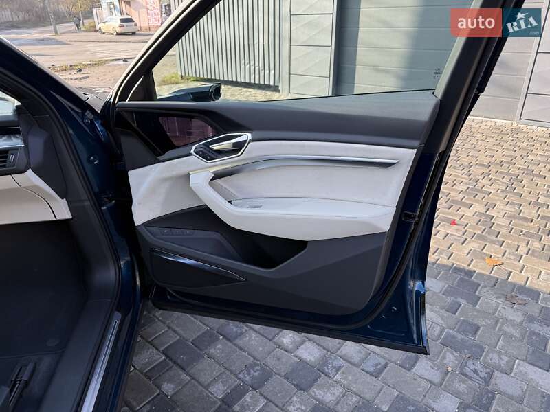 Внедорожник / Кроссовер Audi e-tron 2019 в Днепре