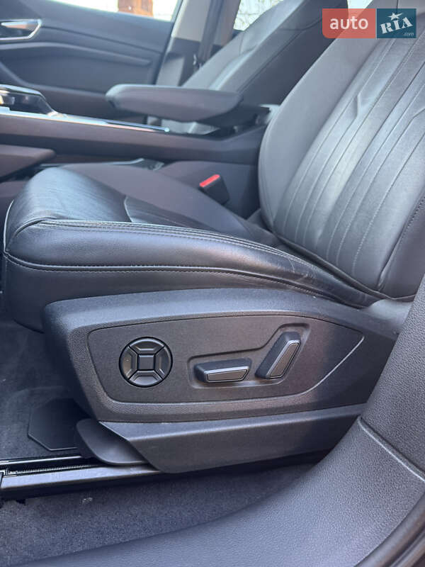 Внедорожник / Кроссовер Audi e-tron 2022 в Мукачево