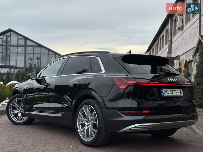 Позашляховик / Кросовер Audi e-tron 2020 в Стрию