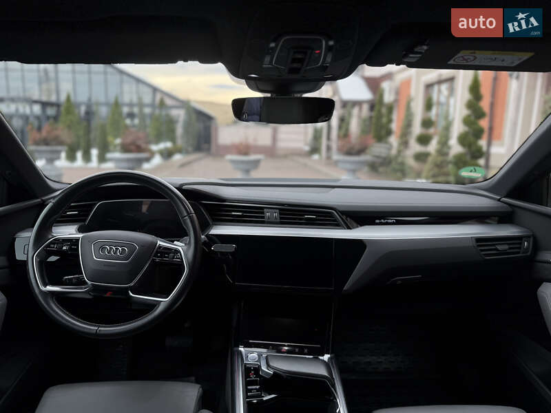 Позашляховик / Кросовер Audi e-tron 2020 в Стрию