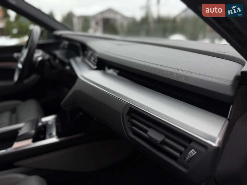 Позашляховик / Кросовер Audi e-tron 2020 в Стрию