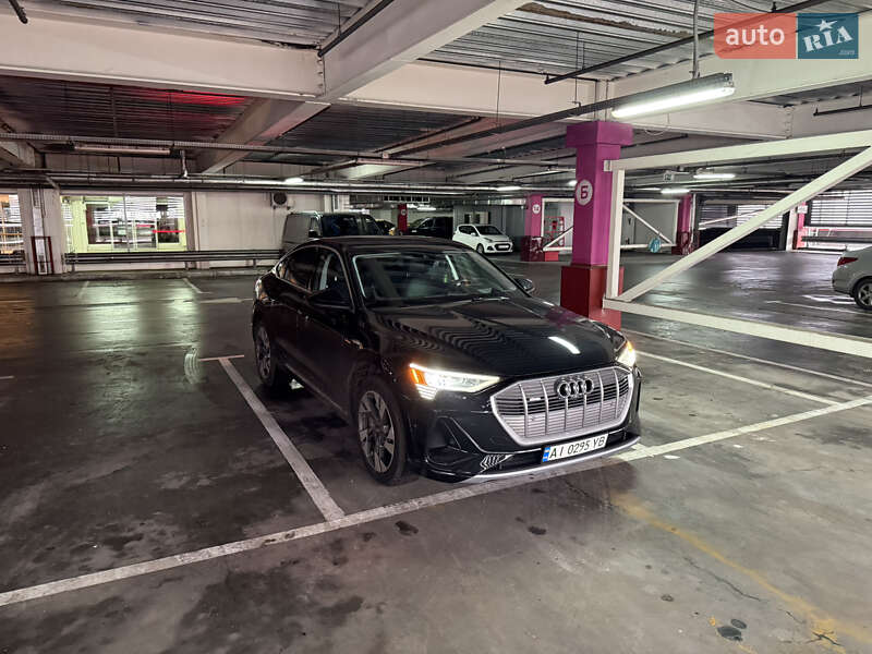 Внедорожник / Кроссовер Audi e-tron 2022 в Киеве