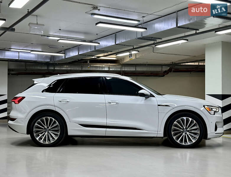 Позашляховик / Кросовер Audi e-tron 2019 в Києві