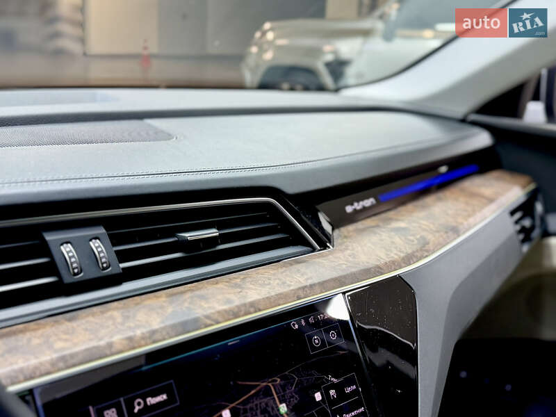 Позашляховик / Кросовер Audi e-tron 2019 в Києві