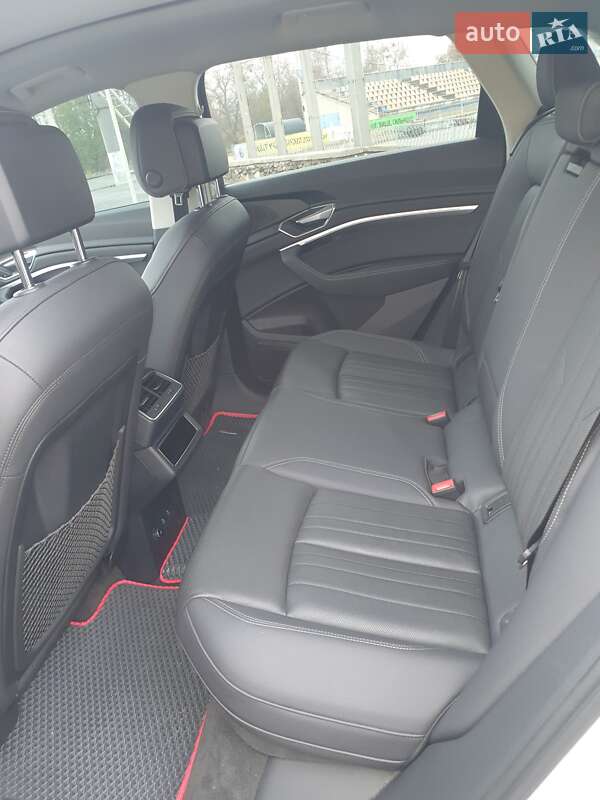 Позашляховик / Кросовер Audi e-tron 2022 в Березані