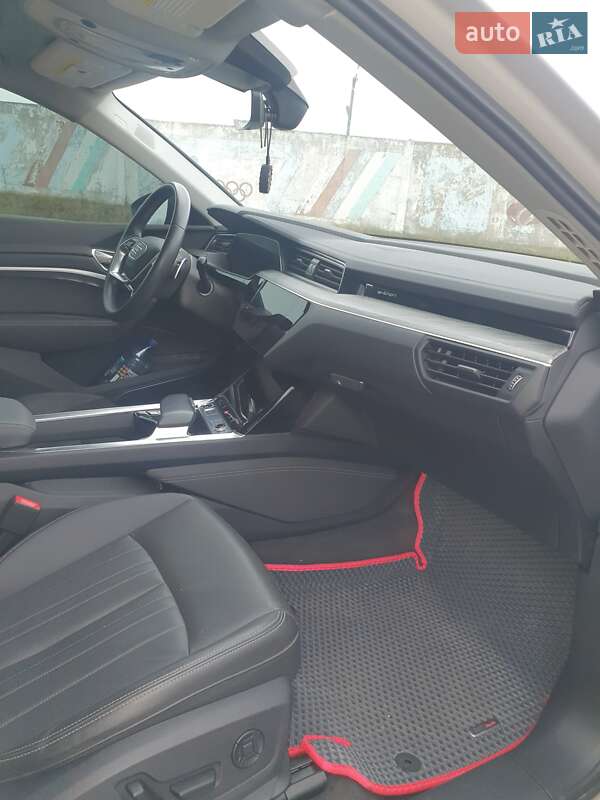 Позашляховик / Кросовер Audi e-tron 2022 в Березані