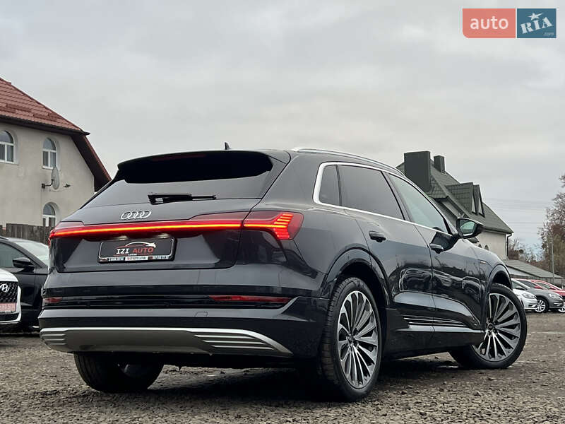 Позашляховик / Кросовер Audi e-tron 2022 в Луцьку