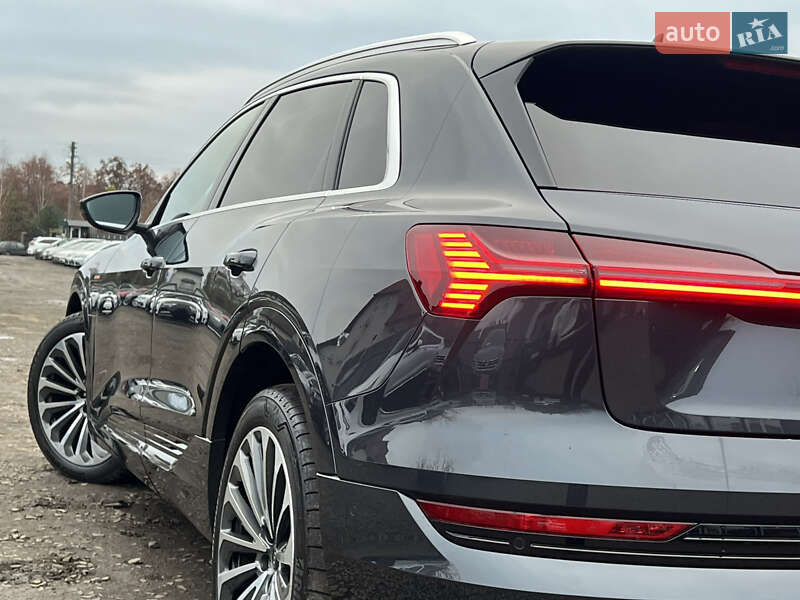 Позашляховик / Кросовер Audi e-tron 2022 в Луцьку