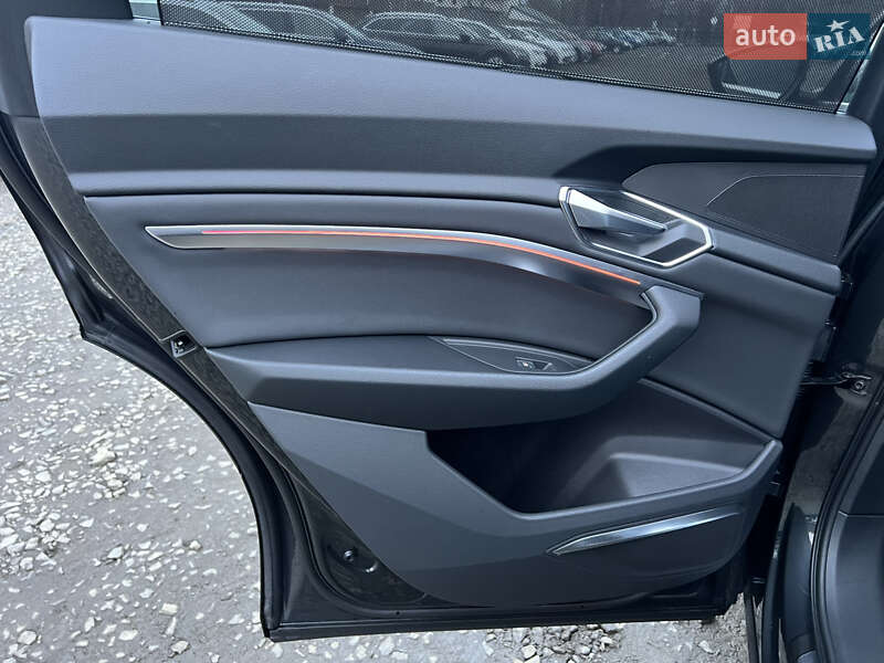 Позашляховик / Кросовер Audi e-tron 2022 в Луцьку