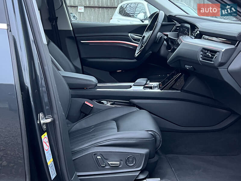 Позашляховик / Кросовер Audi e-tron 2022 в Луцьку