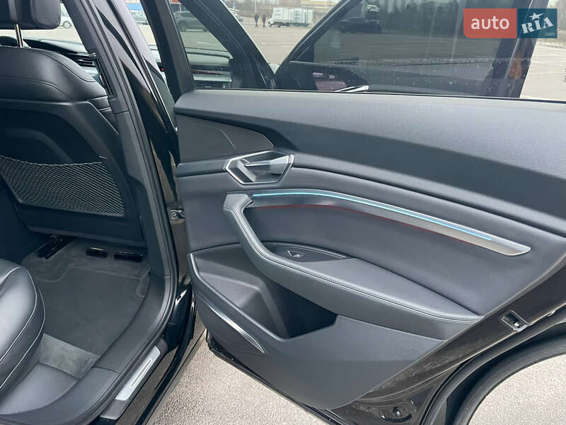 Внедорожник / Кроссовер Audi e-tron 2022 в Ровно фото 32 Внедорожник / Кроссовер Audi e-tron 2022 в Ровно