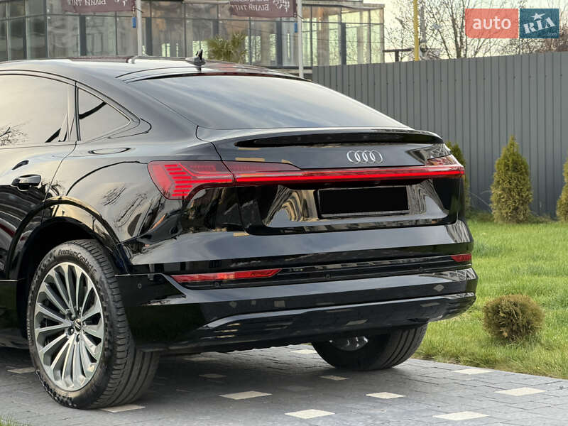 Внедорожник / Кроссовер Audi e-tron 2022 в Ужгороде