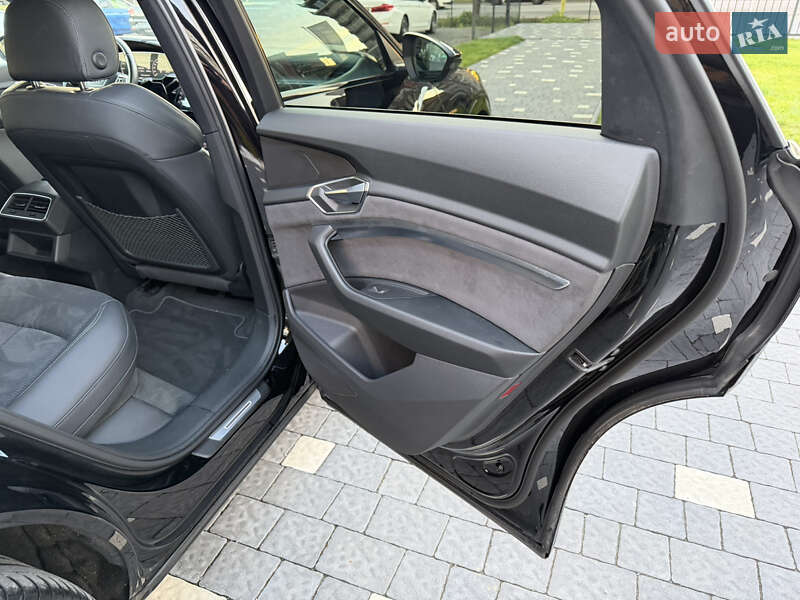 Внедорожник / Кроссовер Audi e-tron 2022 в Ужгороде