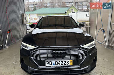 Внедорожник / Кроссовер Audi e-tron 2021 в Сваляве