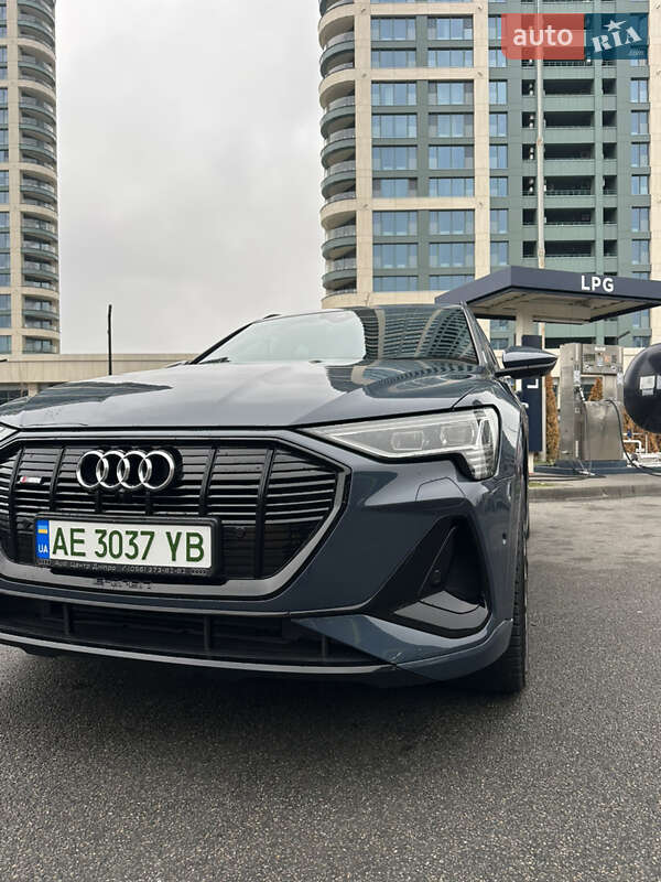 Позашляховик / Кросовер Audi e-tron 2020 в Дніпрі