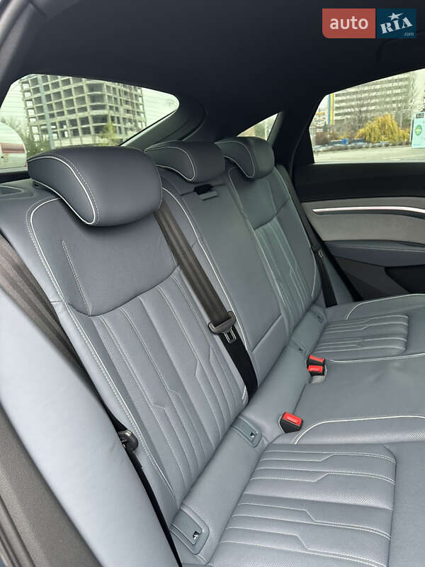 Позашляховик / Кросовер Audi e-tron 2020 в Дніпрі