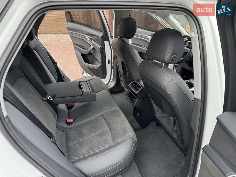 Внедорожник / Кроссовер Audi e-tron 2023 в Хмельницком