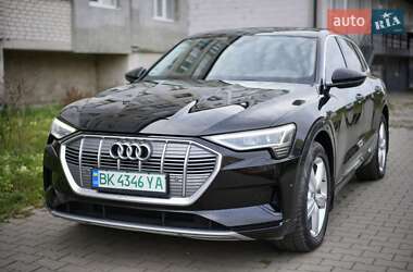 Позашляховик / Кросовер Audi e-tron 2022 в Дубні