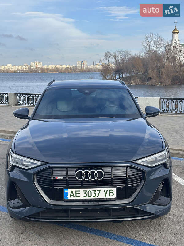 Внедорожник / Кроссовер Audi e-tron 2020 в Днепре фото 3 Внедорожник / Кроссовер Audi e-tron 2020 в Днепре