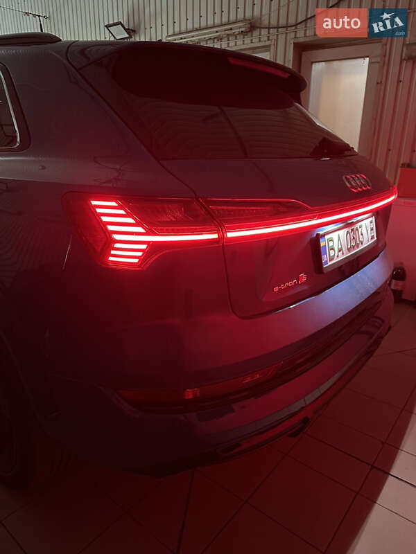 Внедорожник / Кроссовер Audi e-tron 2020 в Кривом Озере