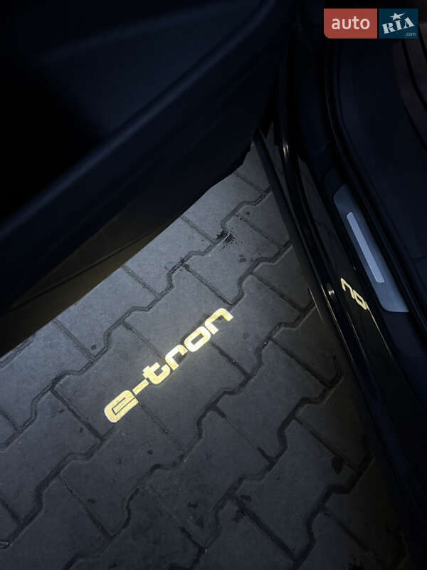 Внедорожник / Кроссовер Audi e-tron 2022 в Калуше