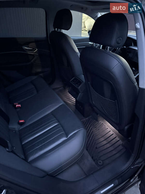 Внедорожник / Кроссовер Audi e-tron 2022 в Калуше