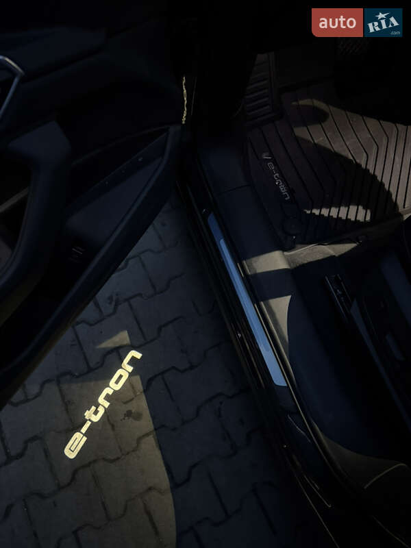 Внедорожник / Кроссовер Audi e-tron 2022 в Калуше