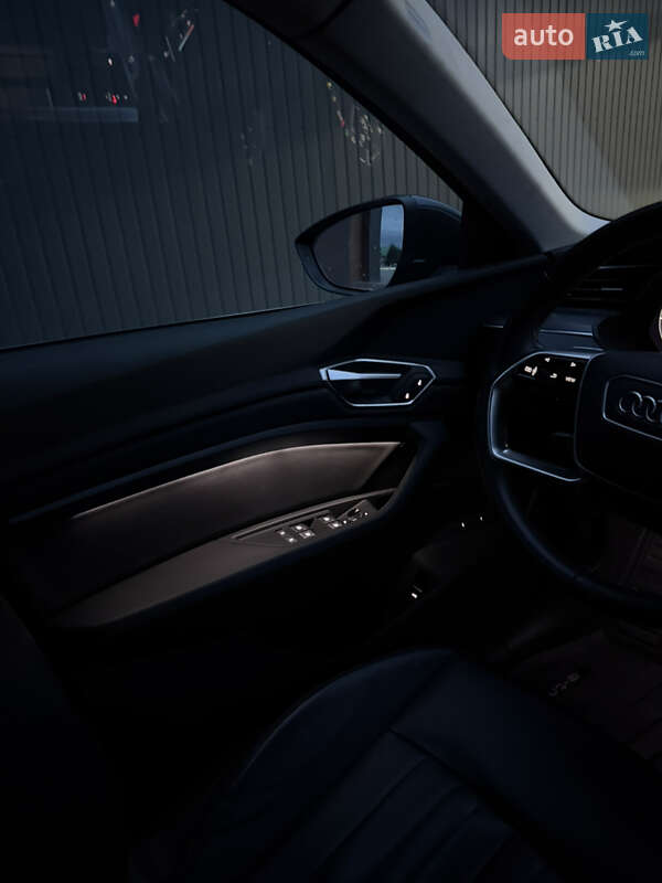 Внедорожник / Кроссовер Audi e-tron 2022 в Калуше