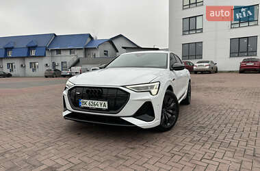 Позашляховик / Кросовер Audi e-tron 2022 в Рівному