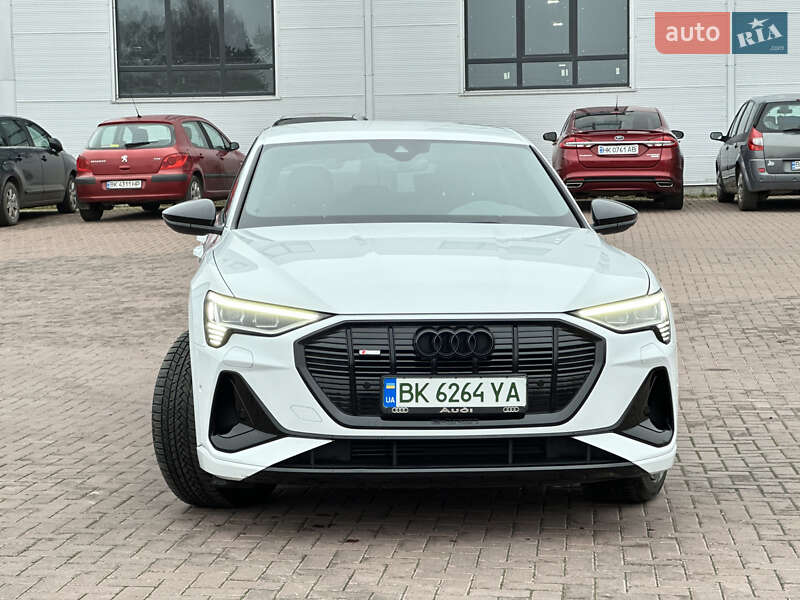 Внедорожник / Кроссовер Audi e-tron 2022 в Ровно