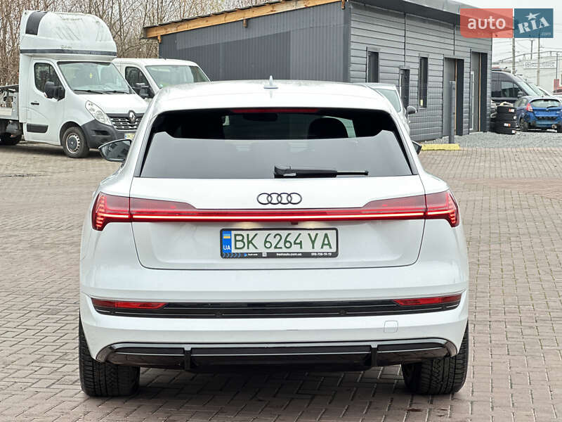 Внедорожник / Кроссовер Audi e-tron 2022 в Ровно