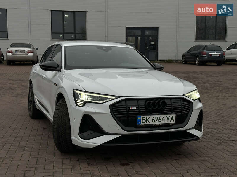 Внедорожник / Кроссовер Audi e-tron 2022 в Ровно