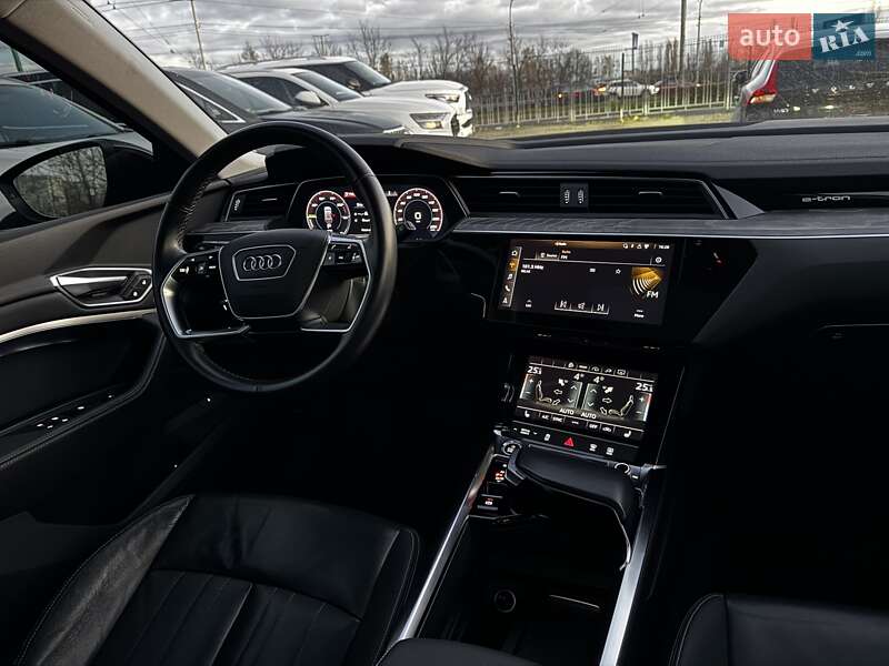 Внедорожник / Кроссовер Audi e-tron 2021 в Киеве фото 23 Внедорожник / Кроссовер Audi e-tron 2021 в Киеве