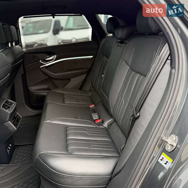 Внедорожник / Кроссовер Audi e-tron 2019 в Киеве фото 59 Внедорожник / Кроссовер Audi e-tron 2019 в Киеве