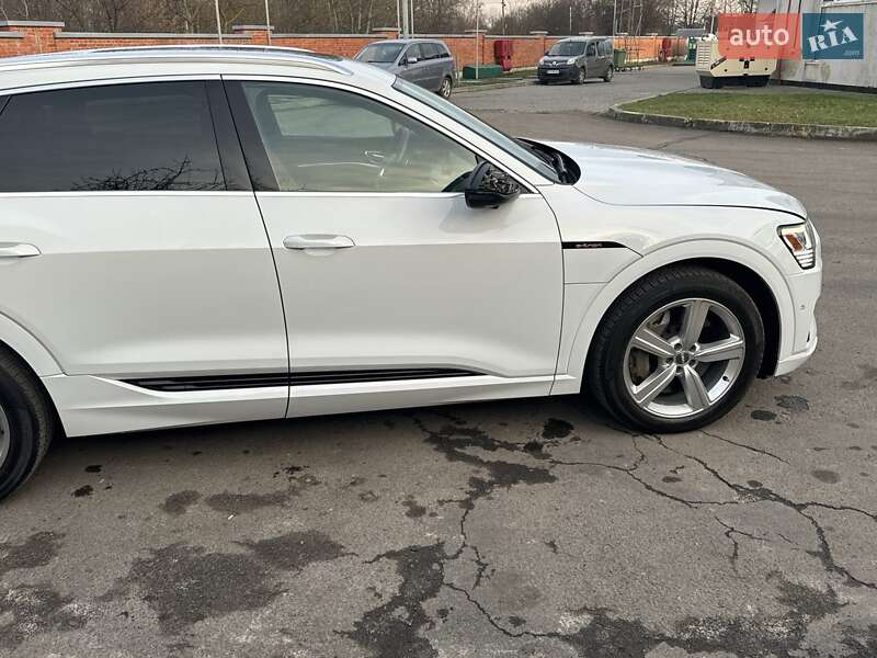 Внедорожник / Кроссовер Audi e-tron 2019 в Дрогобыче фото 4 Внедорожник / Кроссовер Audi e-tron 2019 в Дрогобыче