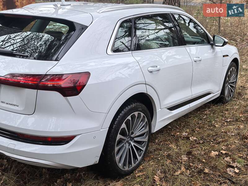 Внедорожник / Кроссовер Audi e-tron 2019 в Киеве