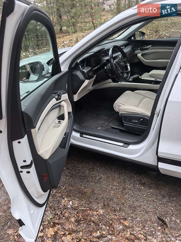 Внедорожник / Кроссовер Audi e-tron 2019 в Киеве