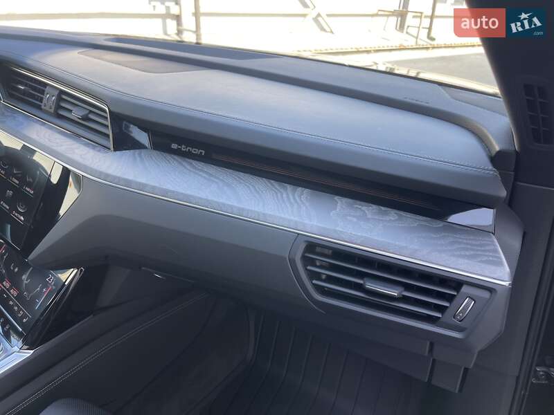 Внедорожник / Кроссовер Audi e-tron 2019 в Ивано-Франковске