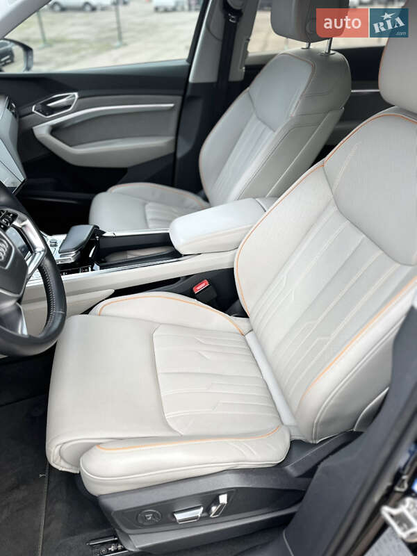 Внедорожник / Кроссовер Audi e-tron 2019 в Киеве