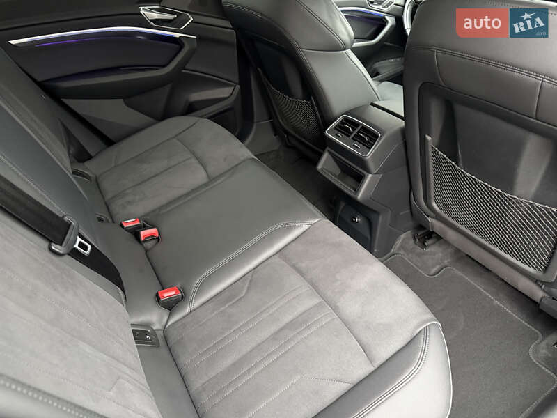 Внедорожник / Кроссовер Audi e-tron 2021 в Мукачево