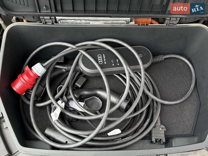 Внедорожник / Кроссовер Audi e-tron 2021 в Мукачево