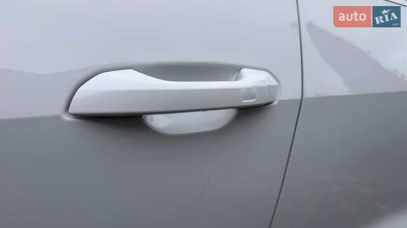 Внедорожник / Кроссовер Audi e-tron 2019 в Сваляве