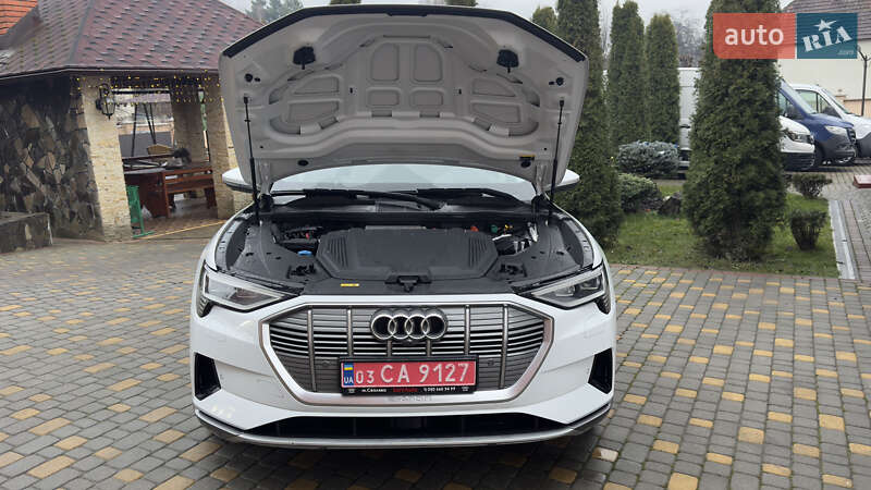 Внедорожник / Кроссовер Audi e-tron 2019 в Сваляве