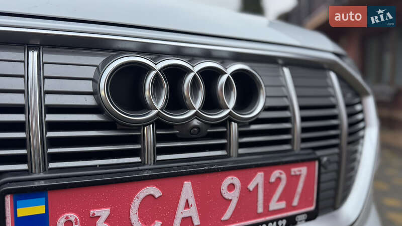 Внедорожник / Кроссовер Audi e-tron 2019 в Сваляве