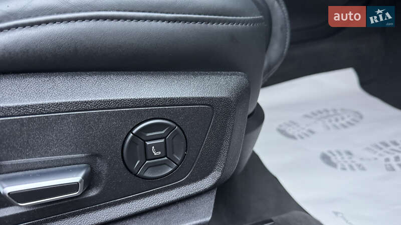 Внедорожник / Кроссовер Audi e-tron 2019 в Сваляве