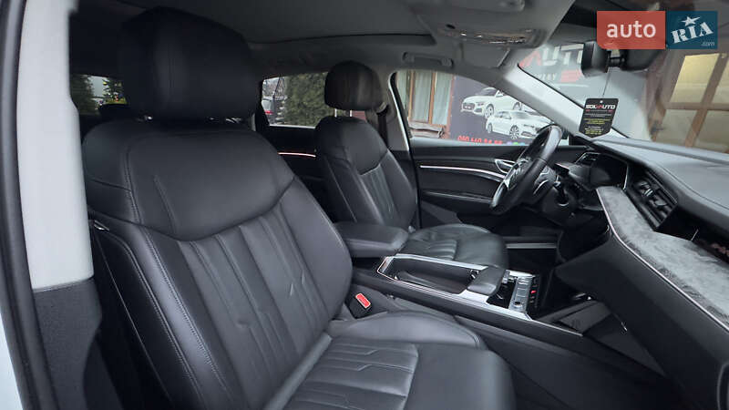 Внедорожник / Кроссовер Audi e-tron 2019 в Сваляве