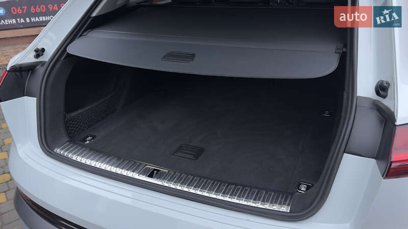 Внедорожник / Кроссовер Audi e-tron 2019 в Сваляве