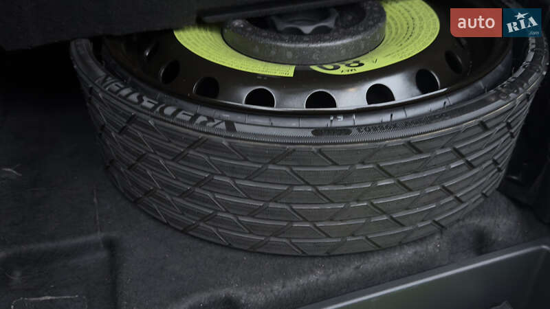 Внедорожник / Кроссовер Audi e-tron 2019 в Сваляве