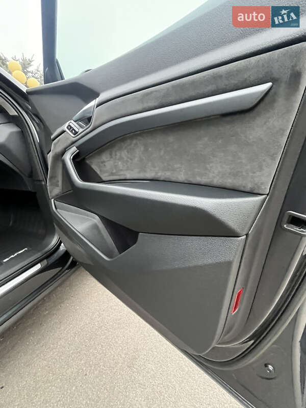 Внедорожник / Кроссовер Audi e-tron 2020 в Умани фото 46 Внедорожник / Кроссовер Audi e-tron 2020 в Умани